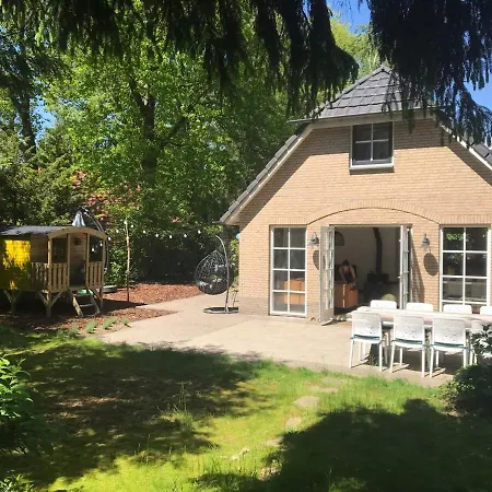 Modern Retreat With Private Sauna In The Veluwe לונטרן
