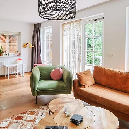 Modern Retreat With Private Sauna In The Veluwe בית נופש