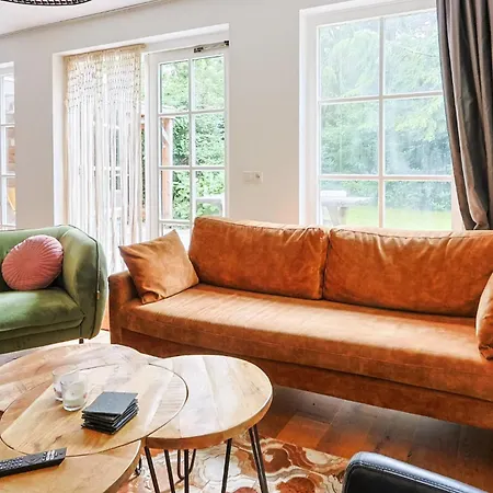 Modern Retreat With Private Sauna In The Veluwe בית נופש