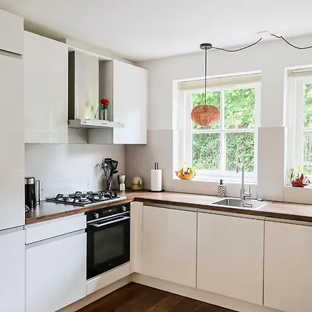 Modern Retreat With Private Sauna In The Veluwe לונטרן