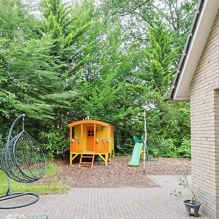 Modern Retreat With Private Sauna In The Veluwe לונטרן